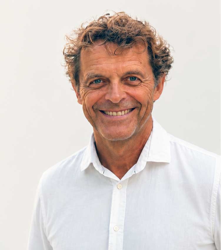 Dr. Adrian Schulte
